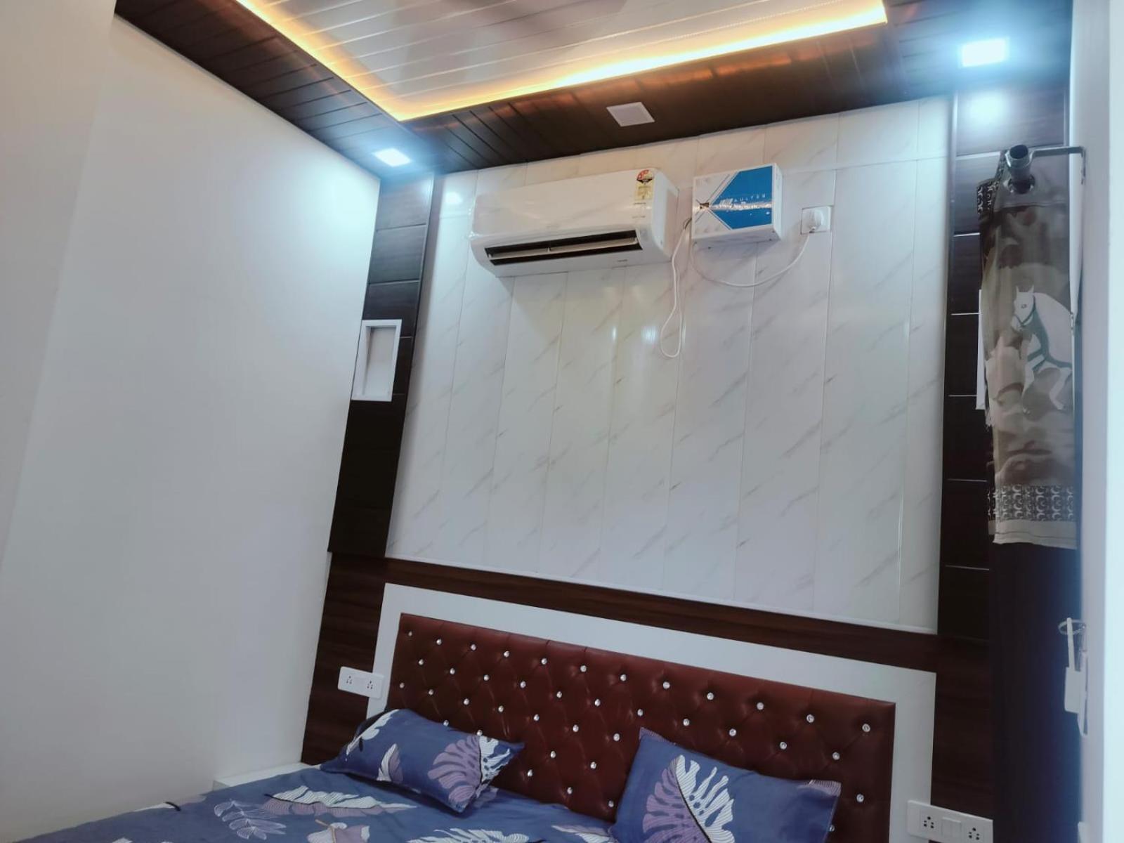 Goenka Home Stay Barsana Chhata Екстериор снимка