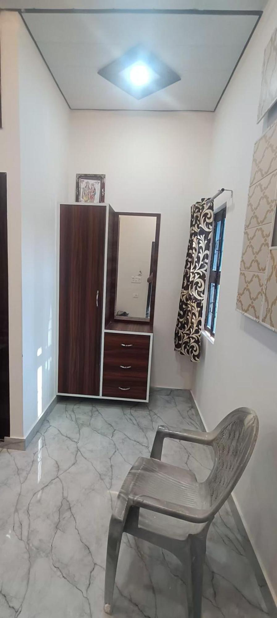 Goenka Home Stay Barsana Chhata Екстериор снимка