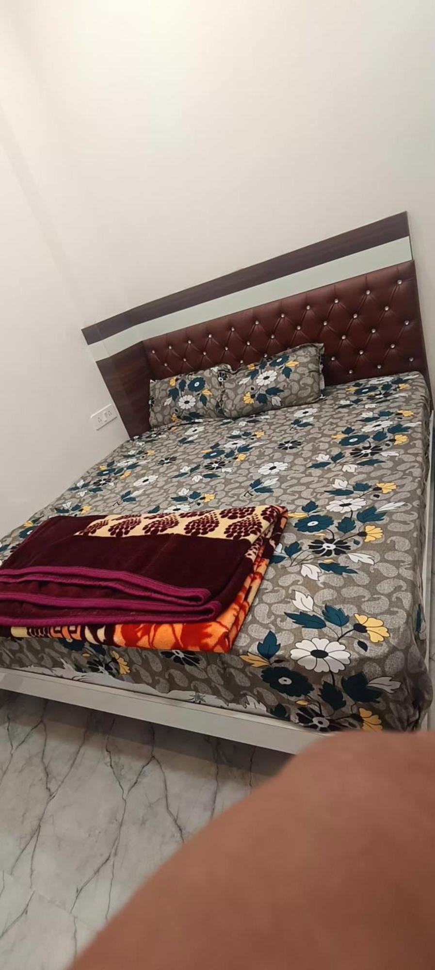 Goenka Home Stay Barsana Chhata Екстериор снимка