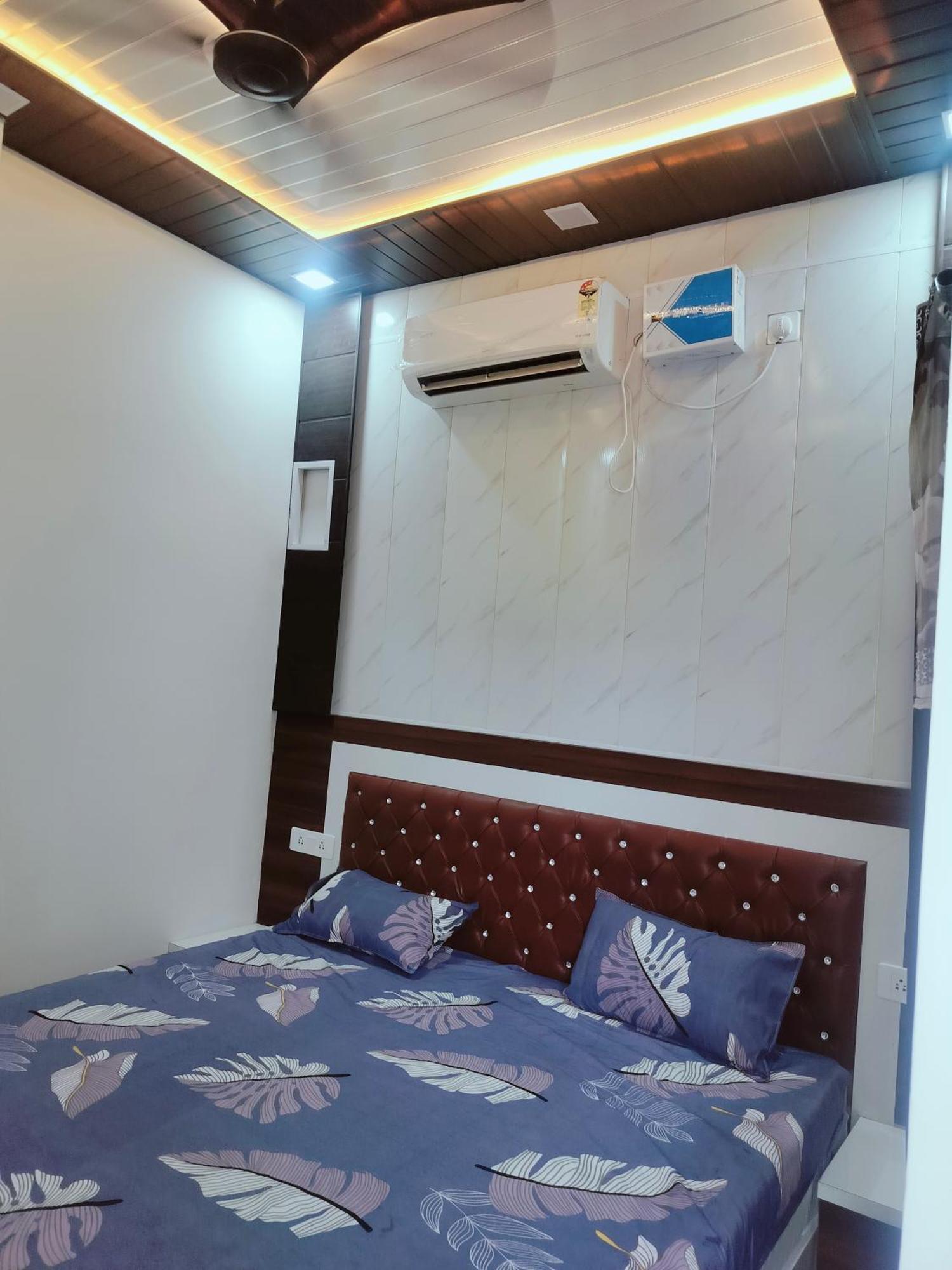 Goenka Home Stay Barsana Chhata Екстериор снимка